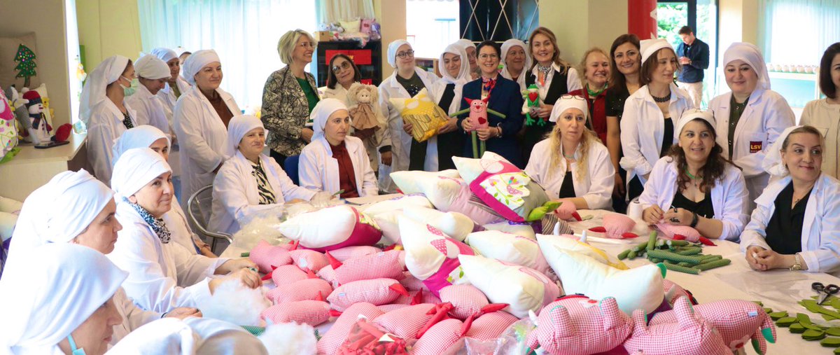 LÖSEV Lösemili Çocuklar Köyümüz ve
LÖSANTE Hastanemizde kıymetli misafirlerimiz ağırladık.

Sayın Selvi Kılıçdaroğlu Hanımefendi <a href="/Skilicdaroglu/">Selvi Kılıçdaroğlu</a> ile
<a href="/zecalik/">Zehra Evin Çalık</a>
<a href="/mmuratcalik/">Mehmet Murat Çalık</a>
Sn. Nursen Yavaş

Sevginiz, ilginiz ve desteklerinizle güç verdiniz🙏🏻
Sonsuz teşekkürlerimizle💞