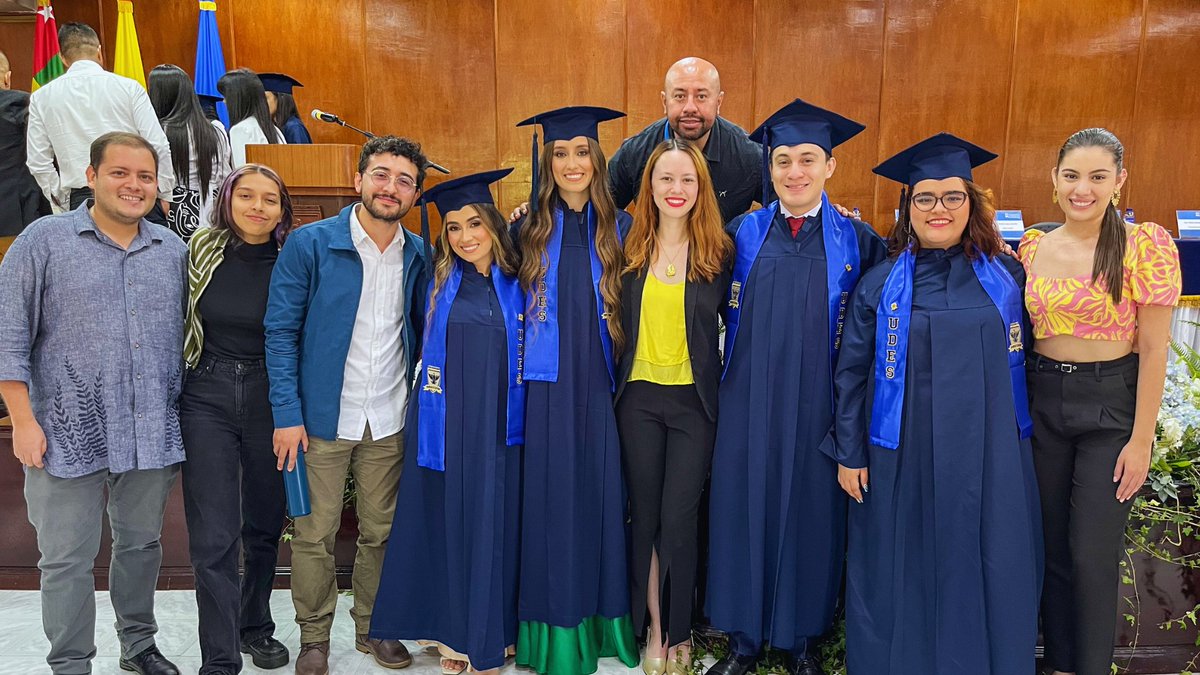 udes_oficial's tweet photo. #GradosUDES | 👨‍🎓👩‍🎓 ¡Felicidades a todos nuestros graduados! El esfuerzo, dedicación y perseverancia que han mostrado para llegar hasta aquí es inspirador. https://t.co/A2vRrRS0Cn