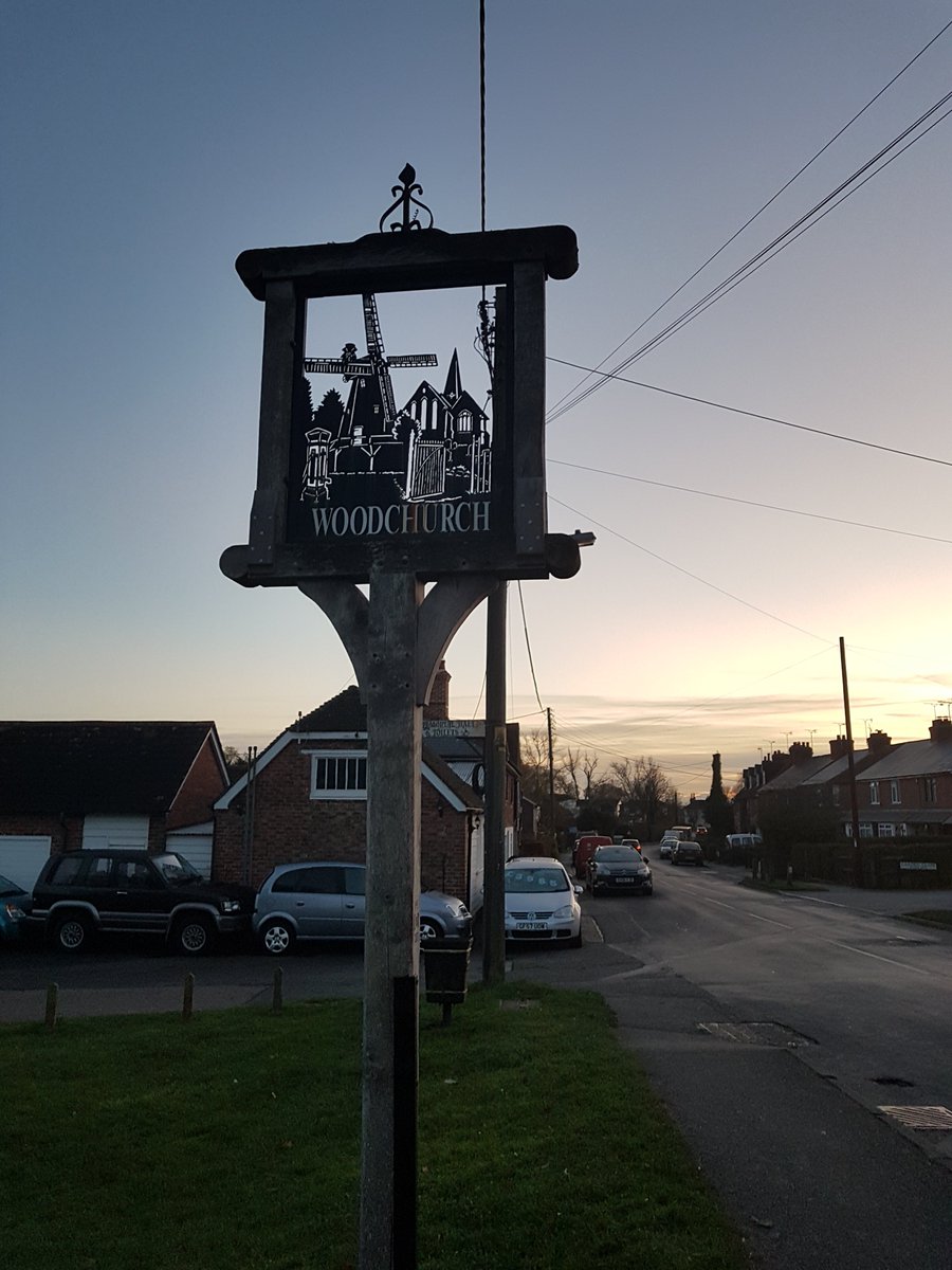 dogo_uk's tweet photo. Since it gets dark around sunset, I will turn on the landscaping lights. #AccentLighting #iot #smarthome https://t.co/L6X0G2dzi1