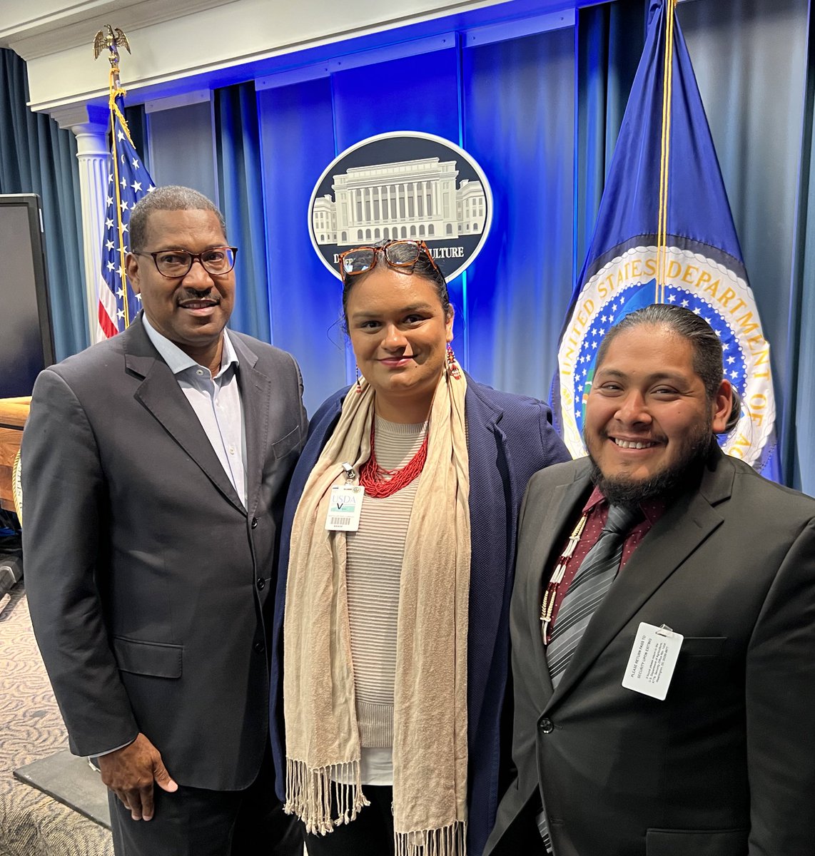 Under Secretary’s Dr. Homer Wilkes & Robert Bonnie of @USDA acknowledge the historic inequities towards BIPOC & marginalized communities.They are calling on us ALL to participate in solution based processes.
📸 Dr. Wilkes, Jazzari T. & André S.
@LatinoOutdoors @CalWild @AtB4All