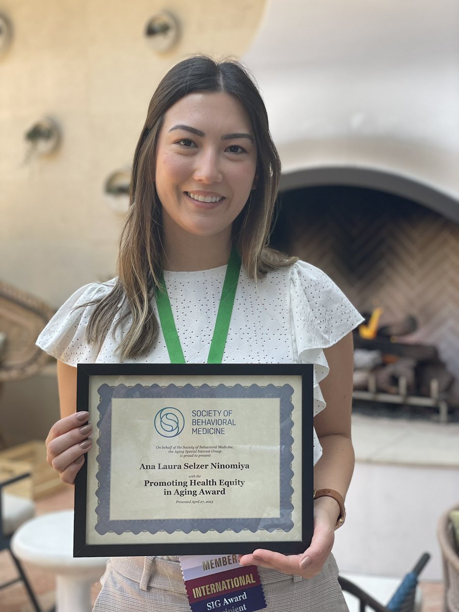 HEALab__'s tweet photo. Parabéns to @anaselzer1 for receiving the Promoting Health Equity in Aging Award from the Aging SIG! 🥳@BehavioralMed @KCHillinois @AHSIllinois @SBMAgingSIG https://t.co/SHTPz9dPPI