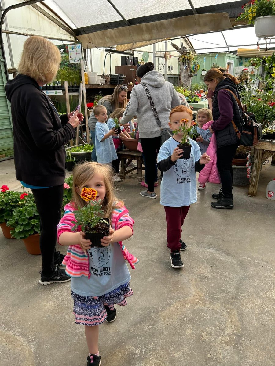 DMPrincipalGCSC's tweet image. Miss Kayla’s Preschool class visited Davidson’s Greenhouse today 🪴