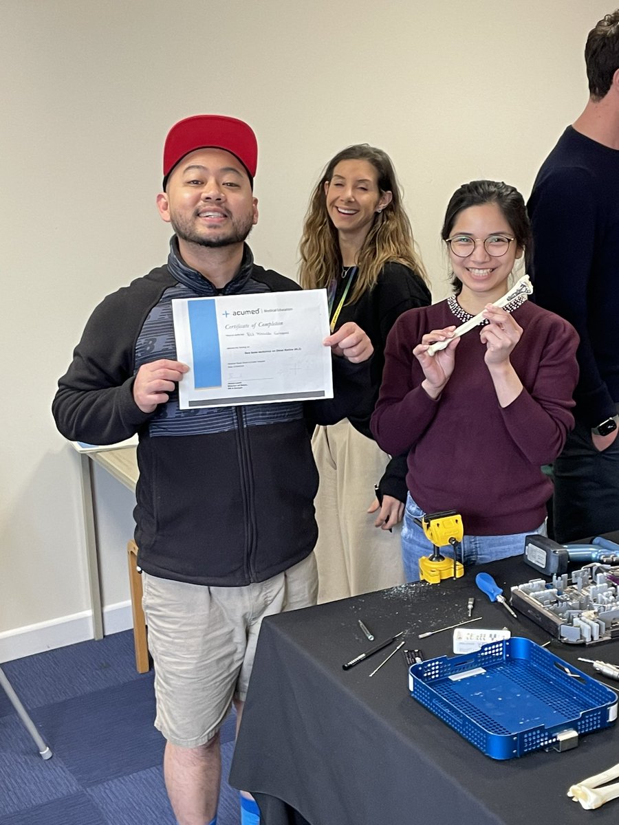 ExeterHandUnit's tweet image. What is better than some wrist plating sawbone and then dinner! Thanks to Acumed for supporting and Lenny the dog for being at dinner!  #handsurgery @BSSHand