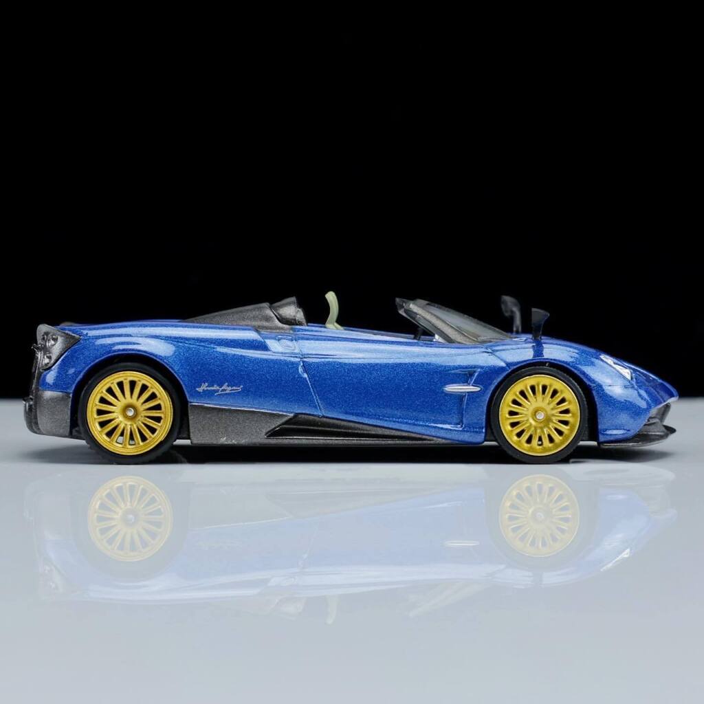 PeakTimeRacing's tweet photo. Tarmac Works Pagani Huayra Roadster #TarmacWorks #PaganiHuayra #HuayraRoadster #PeakTimeRacing #PTR https://t.co/ddrpPSLhuM https://t.co/fJMFjGPoA7