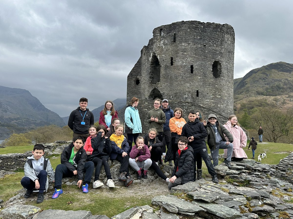 ysgolbroallta's tweet image. Rhan 2 o’r daith - Castell Dolbadarn 🏰 Part 2 of the trip - Castell Dolbadarn 🏴󠁧󠁢󠁷󠁬󠁳󠁿 #blwyddyn6 #pwllglo #cymru