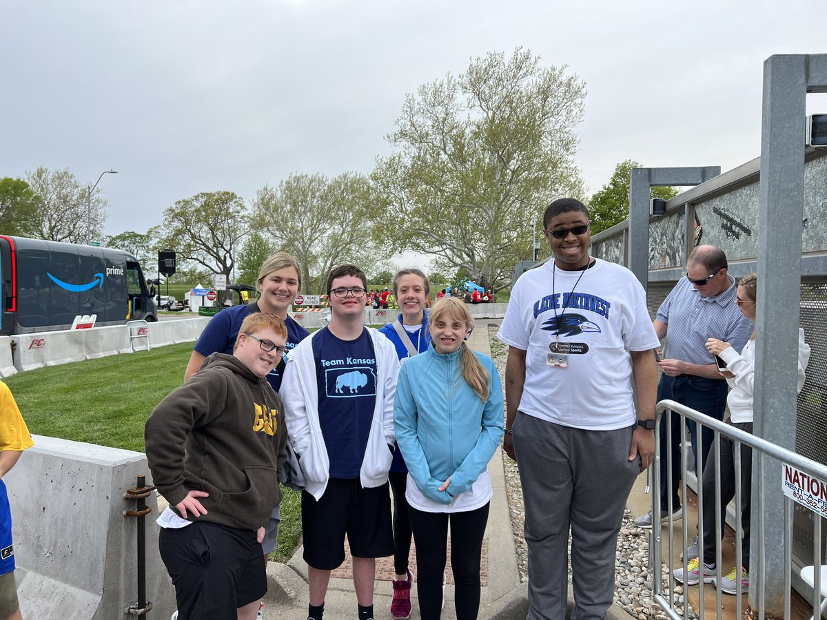 ONWIPS's tweet photo. Some our our students were able to participate in some pre-NFL draft festivities last night, and it was a BLAST! They had such a good time! https://t.co/QRsfvXS4Kj
