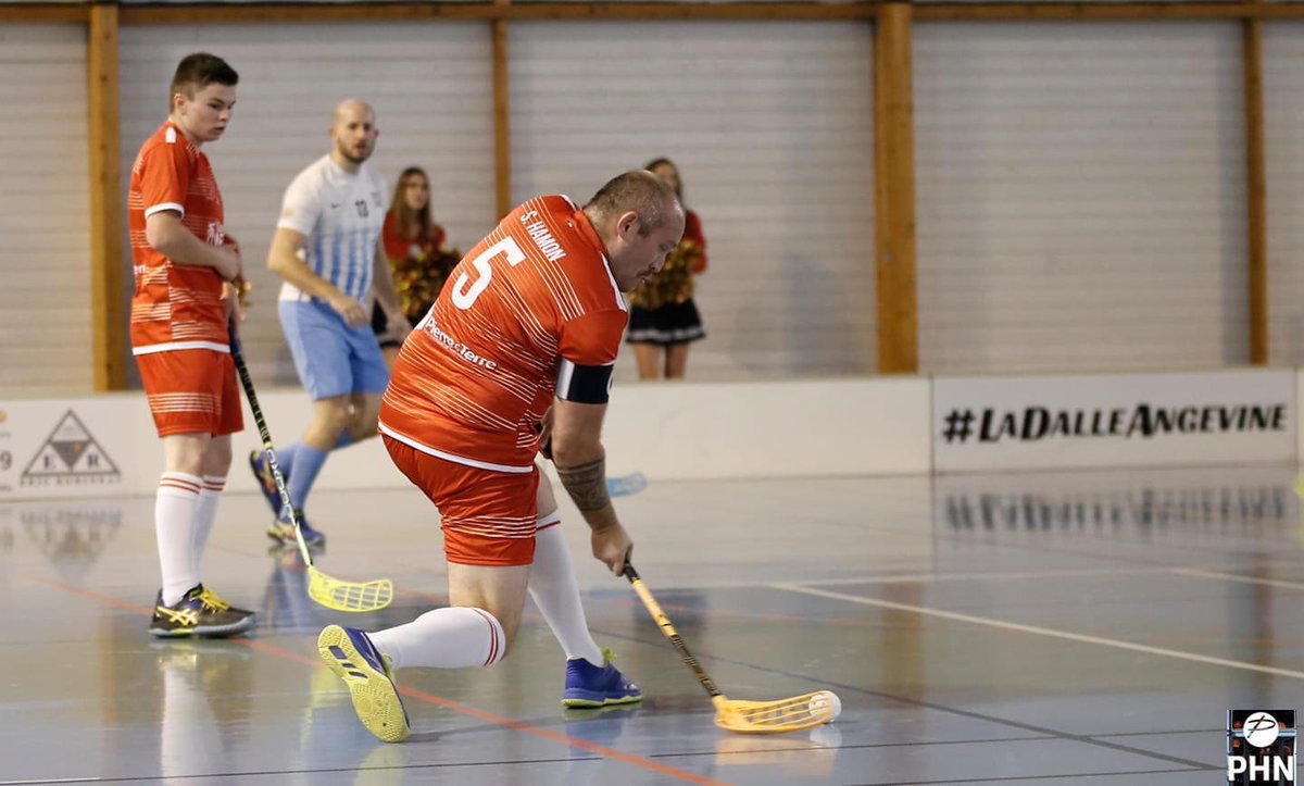 [ANNIVERSAIRE]

L'ensemble du club souhaite un joyeux anniversaire à son Président, Sébastien HAMON, qui fête ses 34 ans aujourd'hui 🎁🎉🧁🎂

#AAEEC #Floorball #PontsDeCé #Anniversaire