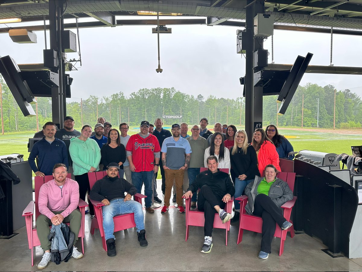 CandiceBHall's tweet photo. Fun afternoon at a work team building event! ⛳️🏌‍♀️ https://t.co/3v5gEBufQj