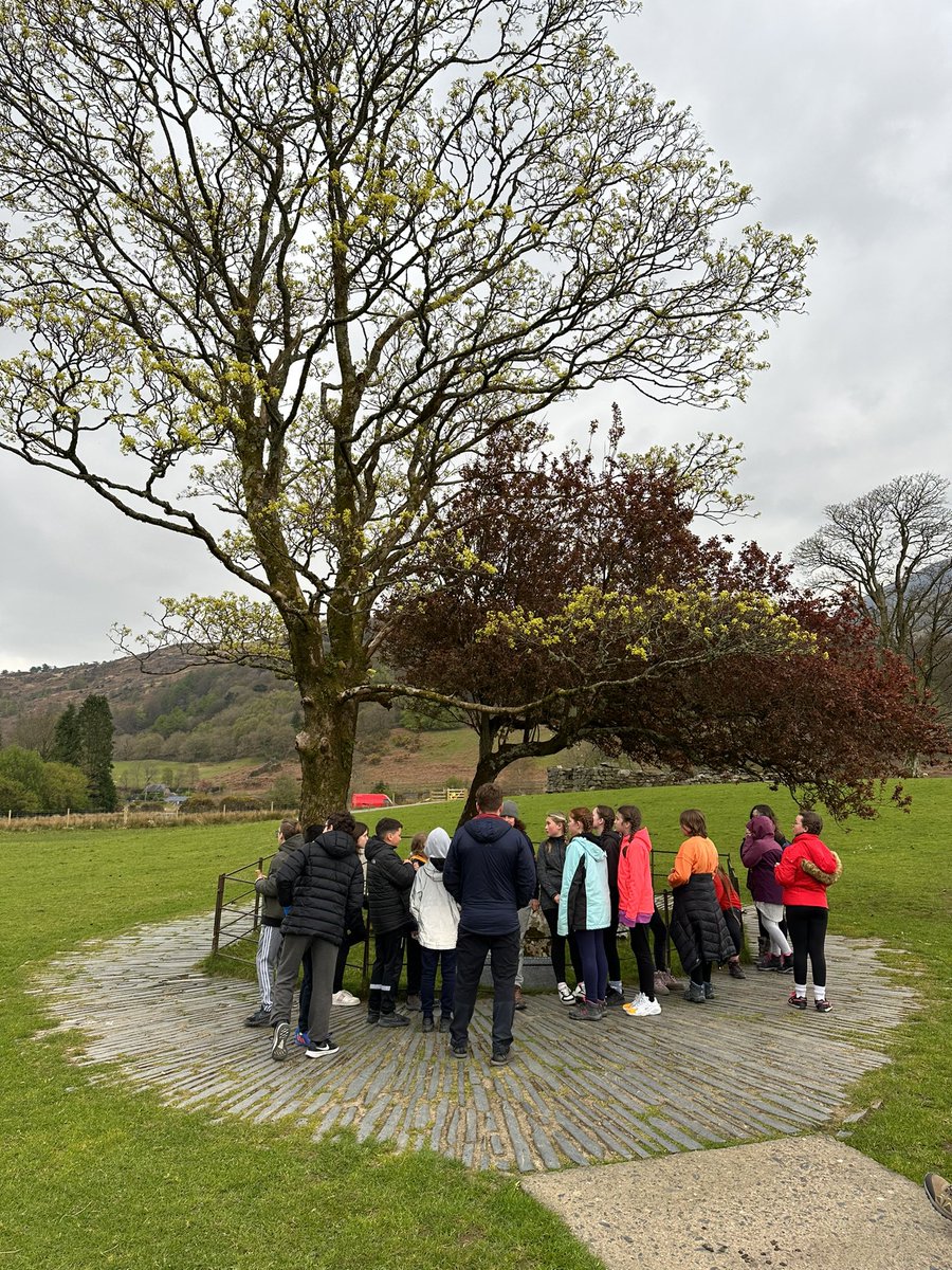 ysgolbroallta's tweet image. Rhan 4 o’r daith - Bedd Gelert 🐕 Part 4 of the trip - Bedd Gelert 🏴󠁧󠁢󠁷󠁬󠁳󠁿 #blwyddyn6 #pwllglo