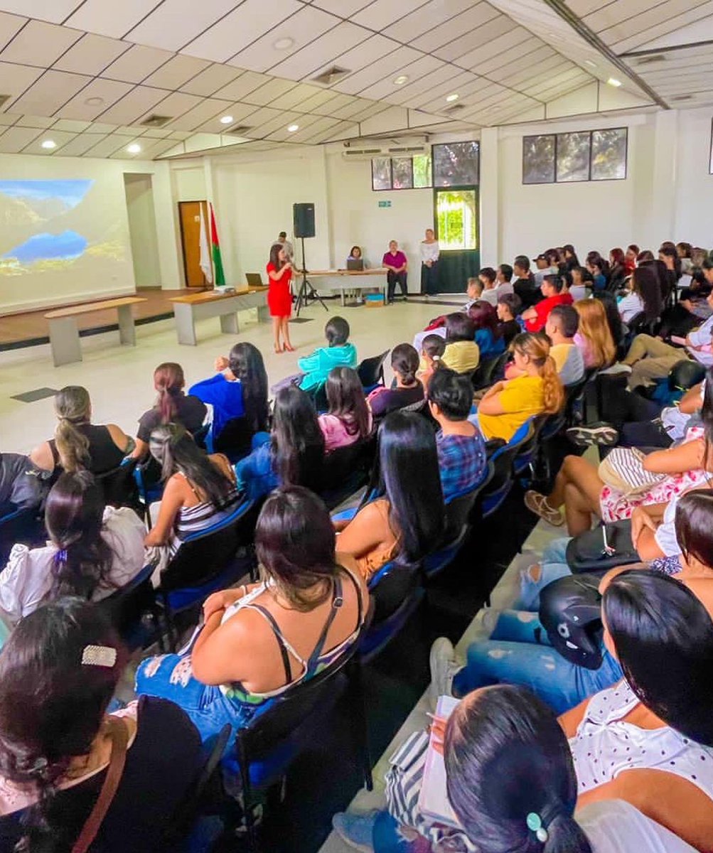 johanasmedina's tweet photo. #BienestarAlAprendiz
Hoy empecé la jornada laboral, dándole un caluroso recibimiento a los nuevos aprendices que obtuvieron un cupo durante la 2da Convocatoria de Formación de 2023. Le pedimos al todopoderoso que bendiga a cada uno de ellos en esta nueva etapa de sus vidas. https://t.co/kRZXewd5Sp