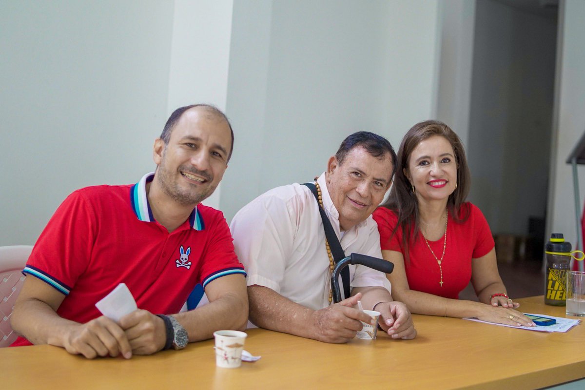 johanasmedina's tweet photo. #BienestarAlAprendiz
Hoy empecé la jornada laboral, dándole un caluroso recibimiento a los nuevos aprendices que obtuvieron un cupo durante la 2da Convocatoria de Formación de 2023. Le pedimos al todopoderoso que bendiga a cada uno de ellos en esta nueva etapa de sus vidas. https://t.co/kRZXewd5Sp