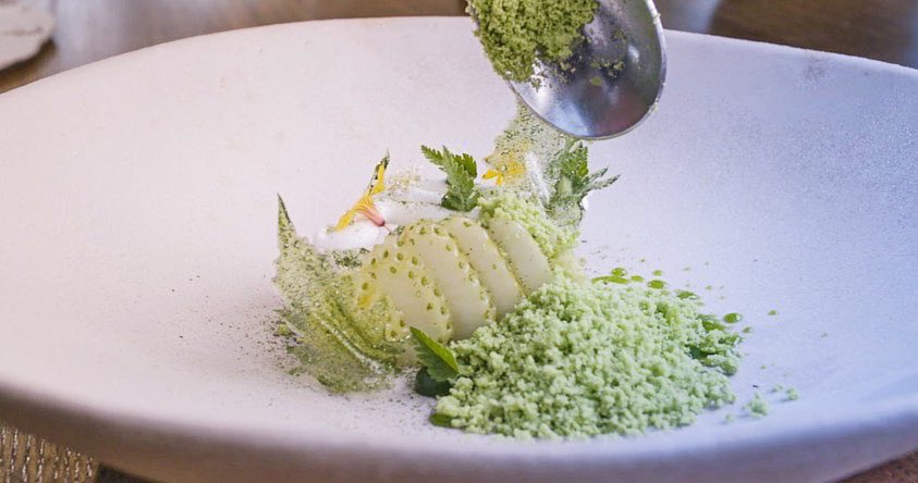 MarkDBirchall's tweet image. Green strawberries with sweet cicely and cream cheese. 

Strawberries from one of our top growers and sweet cicely from our garden. 

@restmoorhall 

#restaurantmoorhall  #MICHELINGUIDEGBI  #Lancashire #food #foodphotograpy
#theartofplating #foodgram #provenance #strawberry