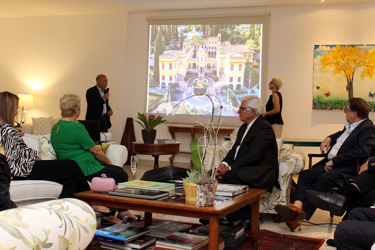 Il Prof. <a href="/GBGuerri/">GiordanoBrunoGuerri</a>, in veste di ambasciatore del #Garda nel mondo, ha incontrato poi i tour operator per promuovere la bellezza del lago e #BergamoBrescia 2023. Con un bel filmato di <a href="/Gardamusei/">GardaMusei</a> ha saputo raccontare tutta la magia e le meraviglie di questo luogo unico al mondo.