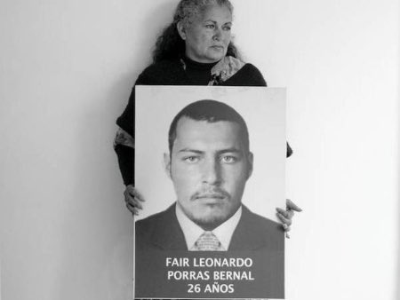 Betocoralg's tweet photo. Fair Leonardo Porras Bernal un joven con problemas sicomotrices causados por una meningitis que lo afectó cuando era niño, fue llevado con engaños al norte del país. El 12 de enero de 2008 el Ejército lo asesinó y lo reportó como guerrillero dado de baja en combate. Por este crimen, fue condenado a 53 años de cárcel el mayor Marco Quijano y 7 soldados más. @MiguelPoloP ¿Está bien burlarse de esto?