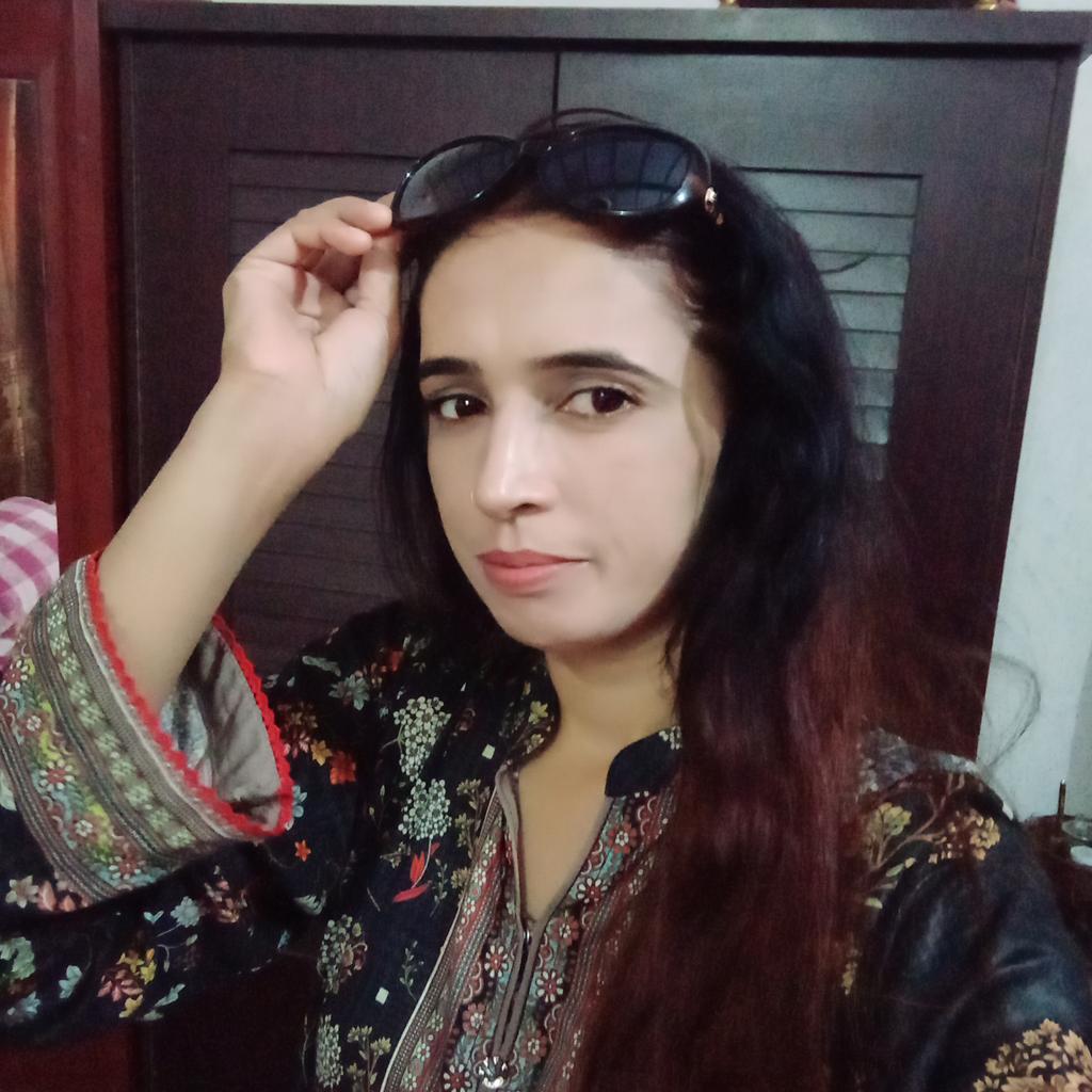 لوگوں سے خوش فہمیاں پالنے سے بہتر ہے ,انسان  اپنے آپ میں اور اپنی زندگی میں خوش رہے,کیونکہ ہم جتنا زیادہ کسی پر بھروسا کرتے ہیں ,جب بھروسا ٹوٹتا ہے اتنے  ہی  زیادہ اندر سے ٹوٹ جاتے ہیں۔۔۔۔۔