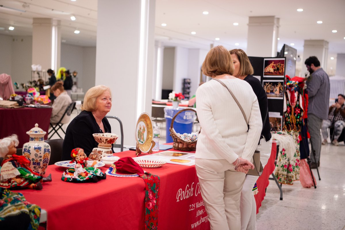PlazaEvents's tweet photo. Holy pierogi! The #EmpireStatePlaza was poppin' yesterday for #PolishFest🇵🇱
Huge thanks to our vendors and guests.
Happy Herbie and the Accord-A-Tones might have left the building, but stay tuned for some VERY BIG announcements next week!
#meetyouattheplaza 🎆 https://t.co/mGddMhXx3H