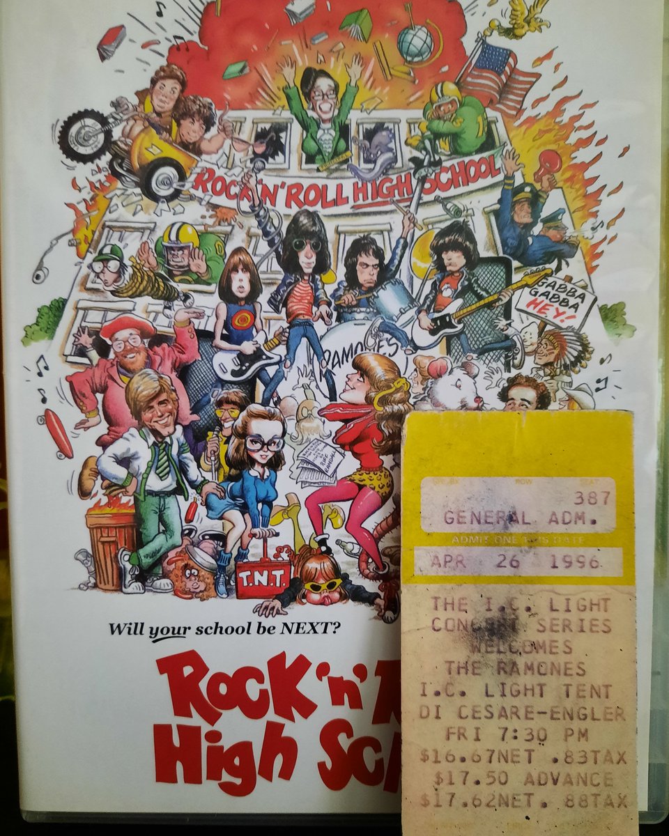 27 years, and 1 day ago, I experienced, what was like a religious awakening, and saw @RamonesOfficial ...w/my brother from another mother @jeff_bartko  and our homie Alison.
#ramones #heyholetsgo #rocknroll #punkrock #thememphismurdermen #monstercandypodcast