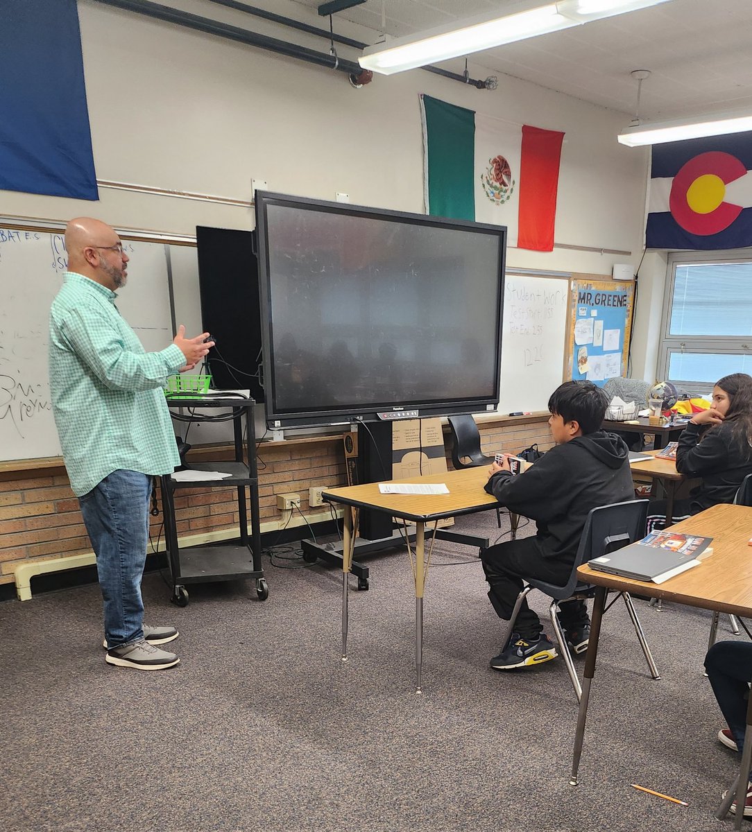 Thank you <a href="/STRIVE_Prep/">STRIVE Prep</a> Sunnyside, Dominic Lucero, Mr. Greene, and Mrs. Vigil for inviting me to talk to your classes yesterday! These are the first classes to read Reminding Me of Mo. 📚🙏

Can't wait to come back!! 👊✌