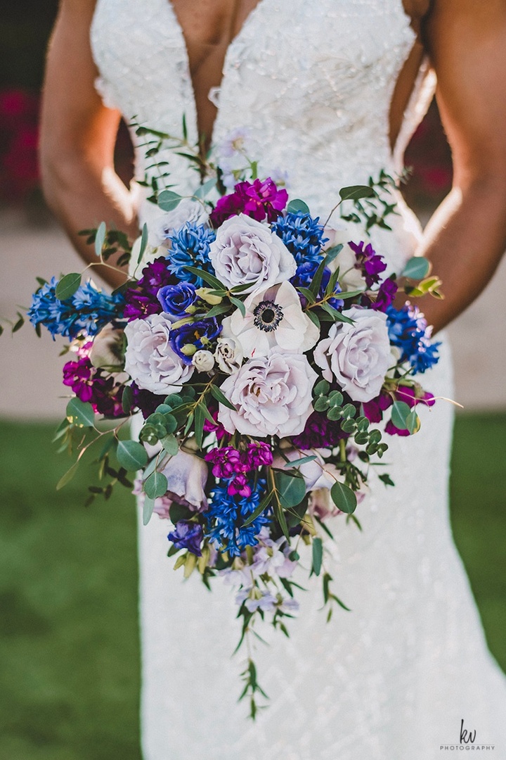Vangie_Events's tweet photo. A stunning Bridal Bouquet by Blossom's Arrangements of Distinction. 😍  #bridalbouquet #weddingflorals #blossomsarrangements #weddingday 📸 @kvphotographyFL https://t.co/6nmC36EFIW