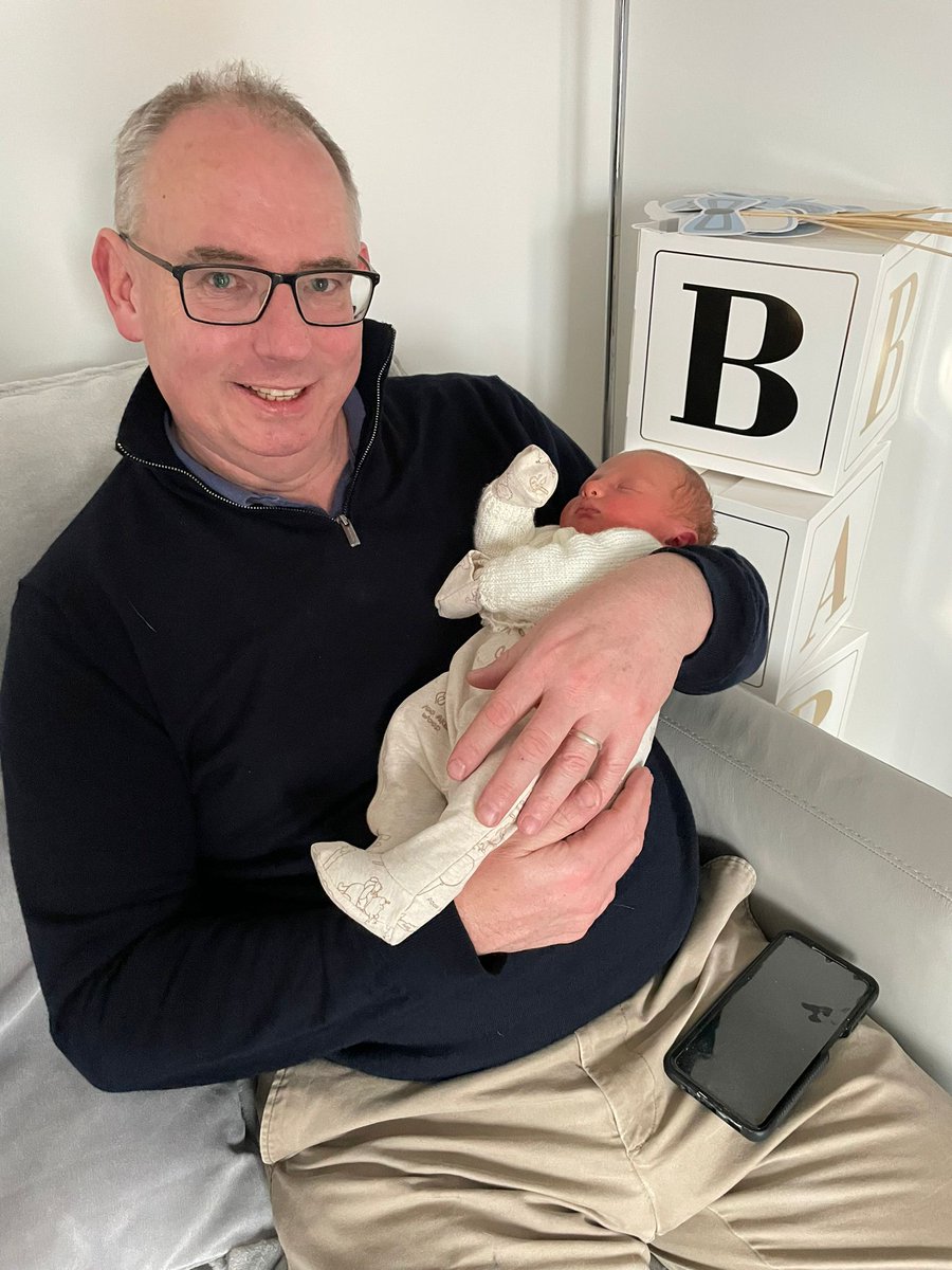 SELECT_Alan tweet media