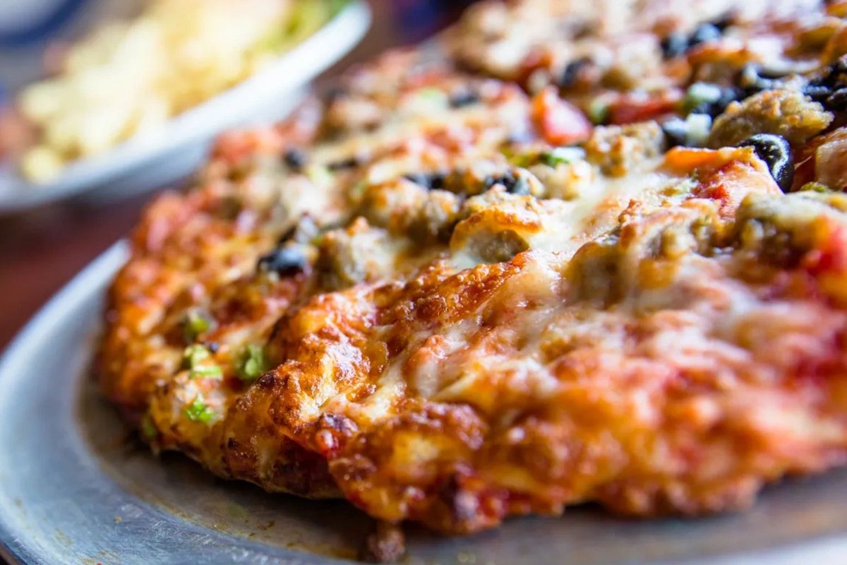 PizzeriaUnion's tweet photo. Nothing satisfies that pizza craving like our handcrafted pies covered with your favorite toppings! #UnionPizzeria #UnionSportsBar #pizza #BeerOnTap #TheUnionOmaha https://t.co/pGt1RTRxOA