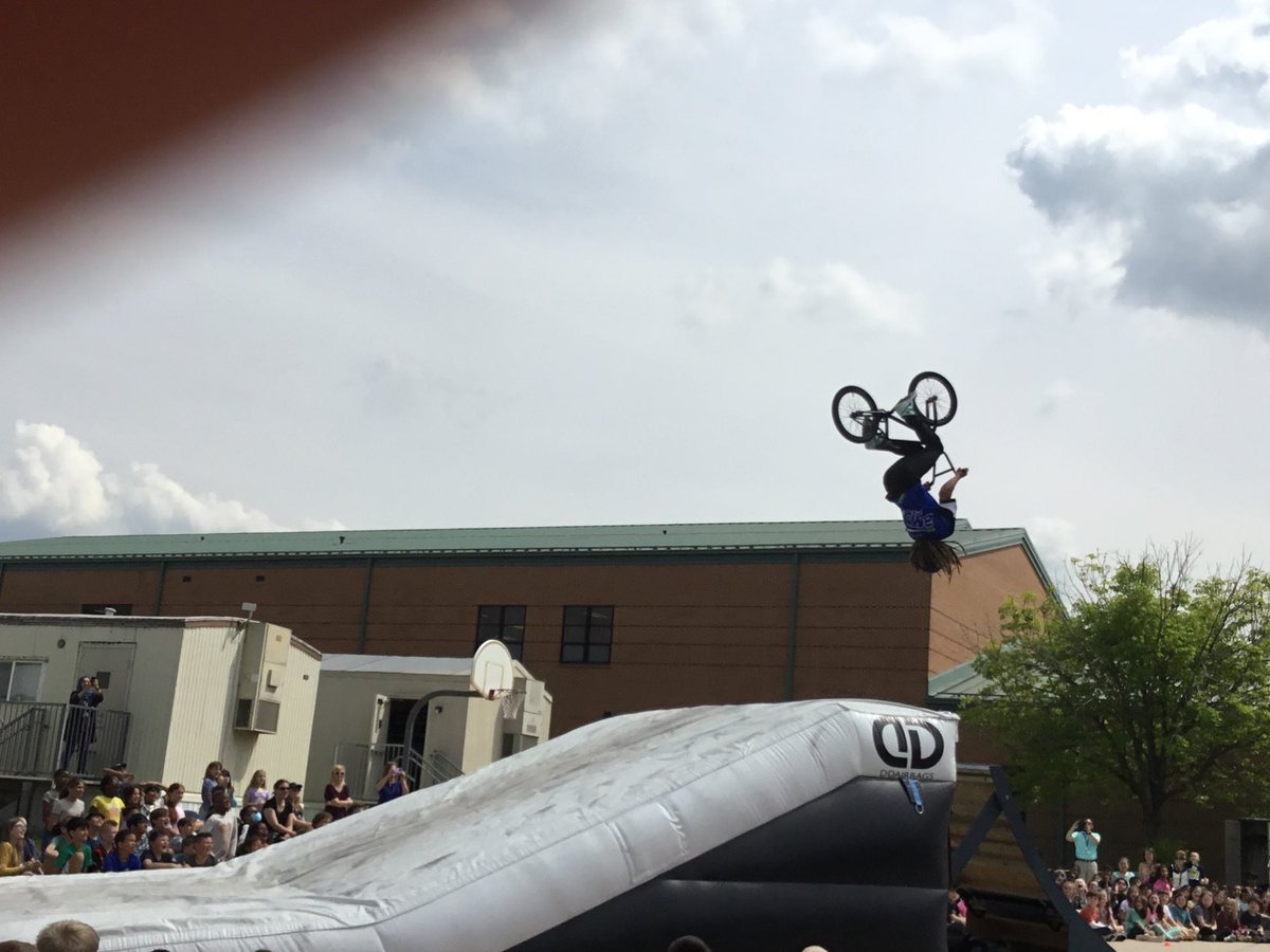 BRESStudentTwe1's tweet photo. Bike show with BMX https://t.co/VzctWOdukQ