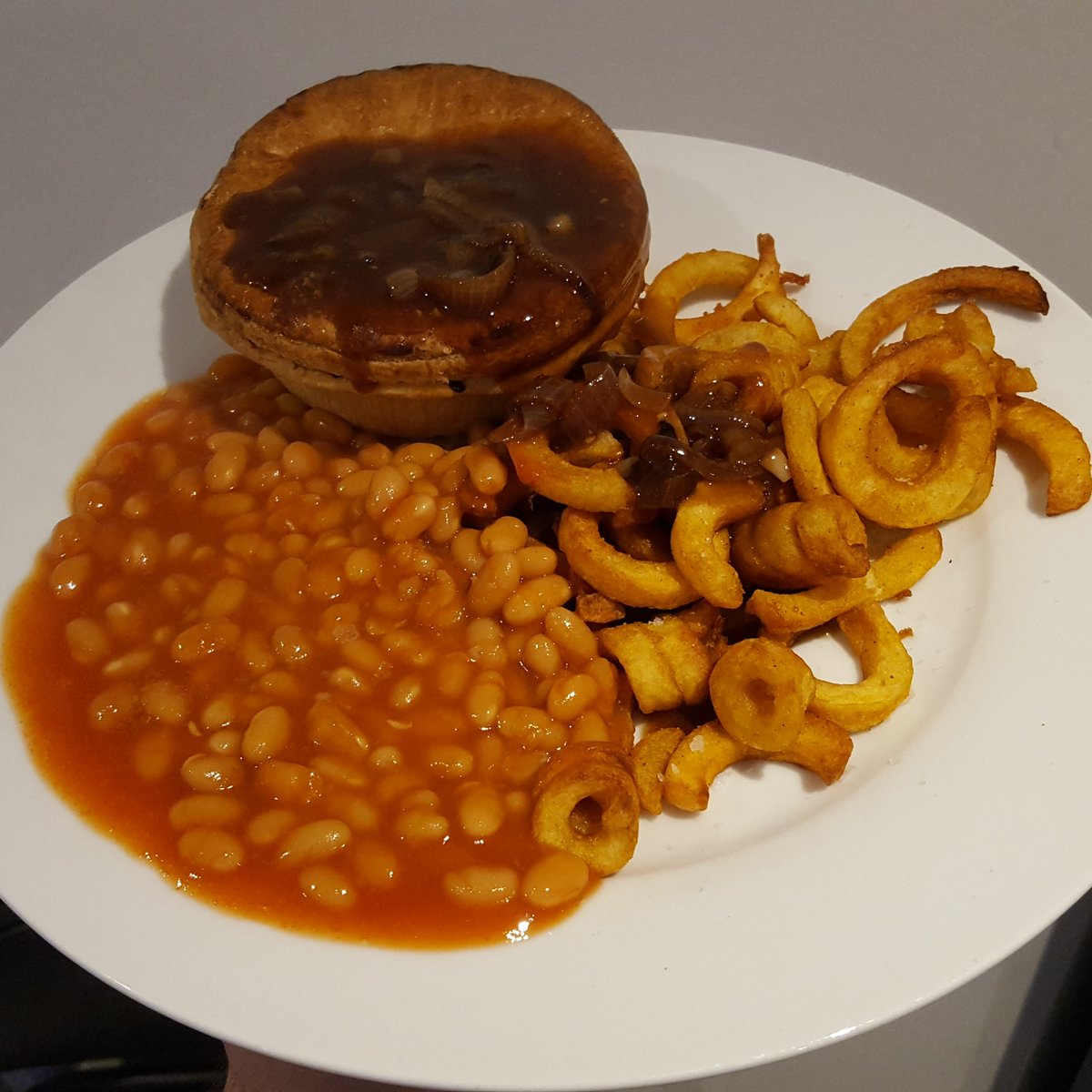 Chicken tikka pie, curly fries, baked beans, and onion gravy 😋😋😍