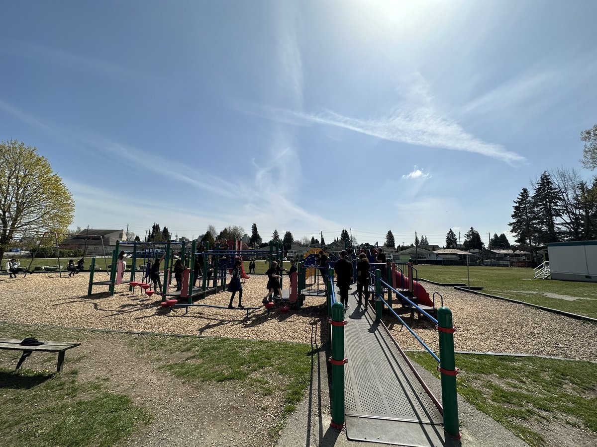 CorovoceChoir's tweet photo. Best part of choir tour days! #sunnybreak #4schoolstoday @burnabyschools @twelfthaveSD41 @DanaBales https://t.co/3LD5MhBvAR