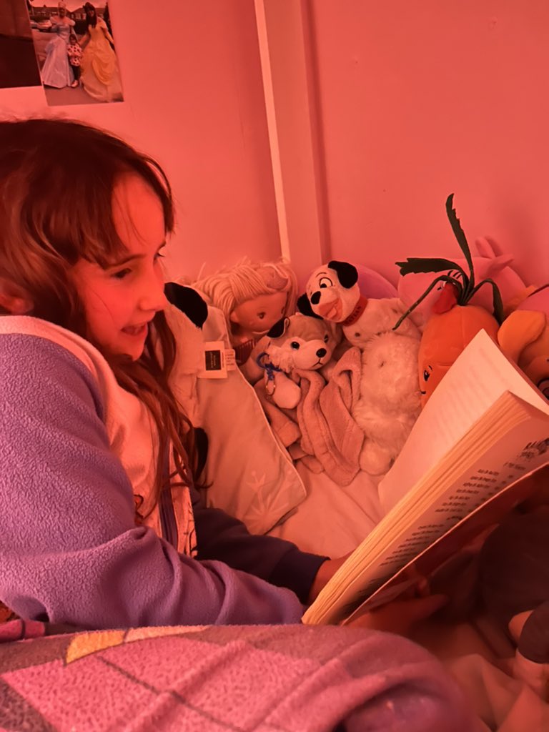 lauradr73125367's tweet photo. @priory_primary Eliza read to her teddies https://t.co/90EEKdh0MN