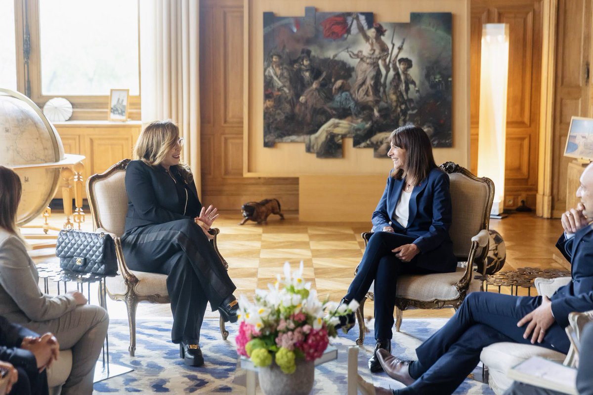 Mme le maire de #Rabat, #Asmaa_Rhlalou reçue le jeudi 28 Avril 2023, par Mme #Anne_Hidalgo, maire de <a href="/Paris/">Paris</a>, à l’hôtel de ville.
La rencontre était une occasion pour évoquer des sujets d’intérêt mutuel qui attendent les deux capitales.