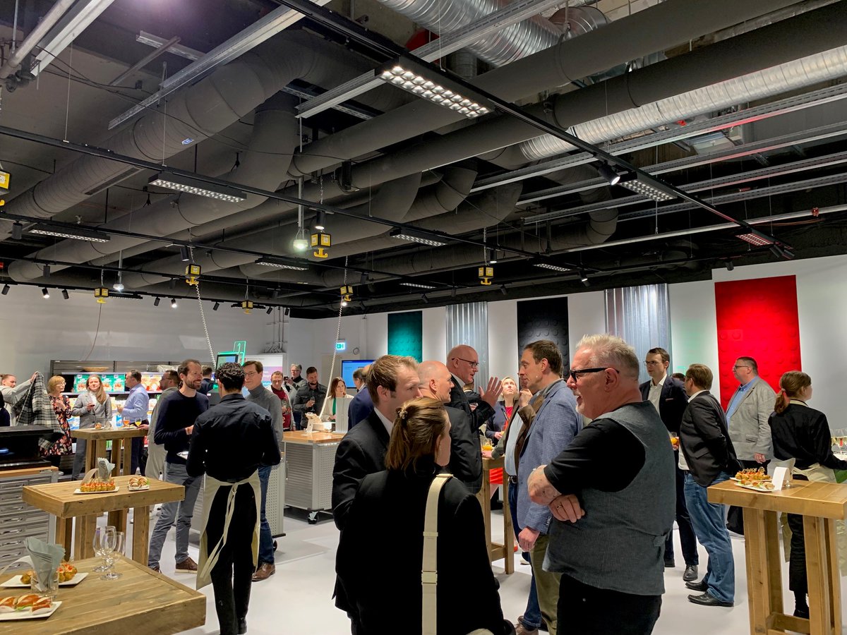 crosscanGmbH's tweet photo. Schön wars! Gestern waren wir beim #Opening der #retailGARAGE in #Berlin, die ab sofort der #Showroom für Innovationen im #Einzelhandel ist.
Wir freuen uns dabei zu sein und unsere Retail-Lösungen &amp; Neuentwicklungen vorstellen zu dürfen.
@handelkompetent @ehi_org @handelsverband https://t.co/Ck4fIvvxO2