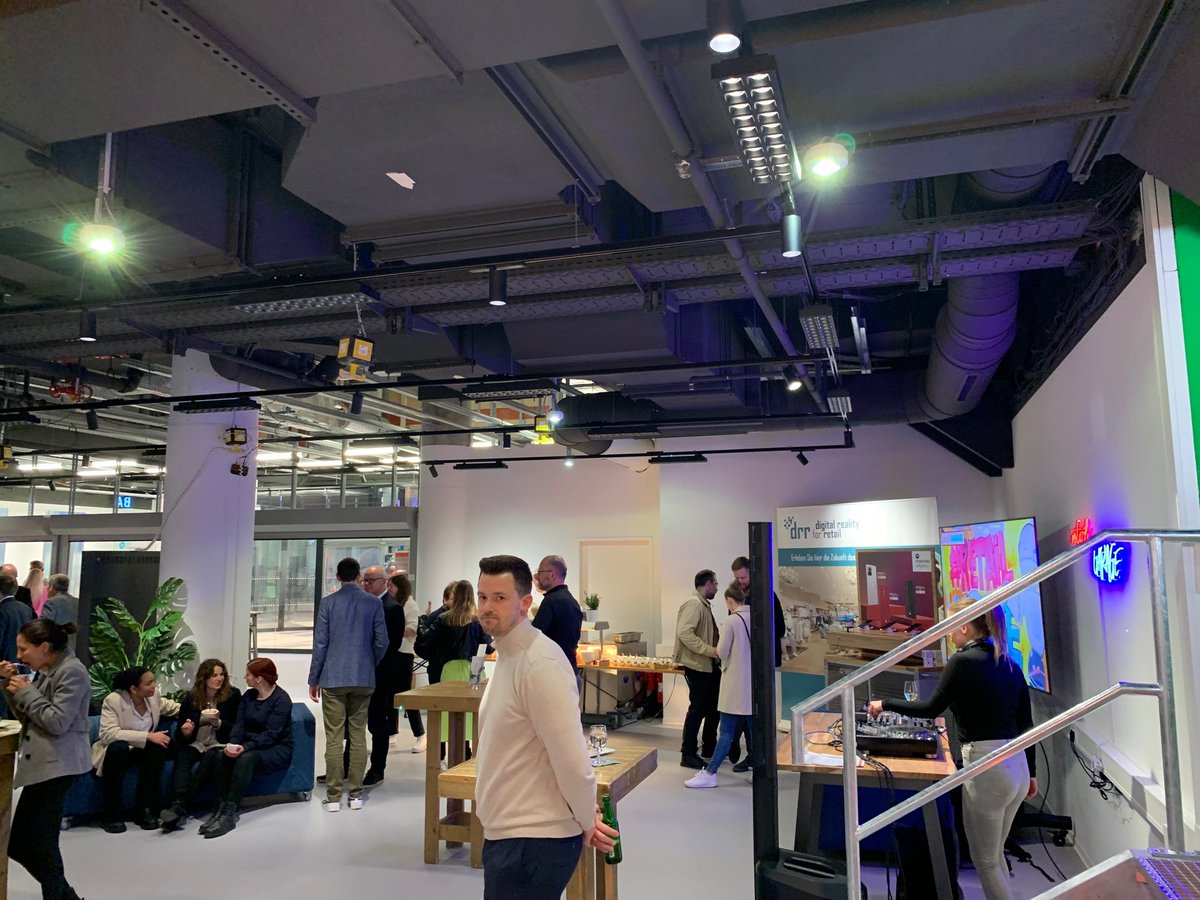 crosscanGmbH's tweet photo. Schön wars! Gestern waren wir beim #Opening der #retailGARAGE in #Berlin, die ab sofort der #Showroom für Innovationen im #Einzelhandel ist.
Wir freuen uns dabei zu sein und unsere Retail-Lösungen &amp; Neuentwicklungen vorstellen zu dürfen.
@handelkompetent @ehi_org @handelsverband https://t.co/Ck4fIvvxO2