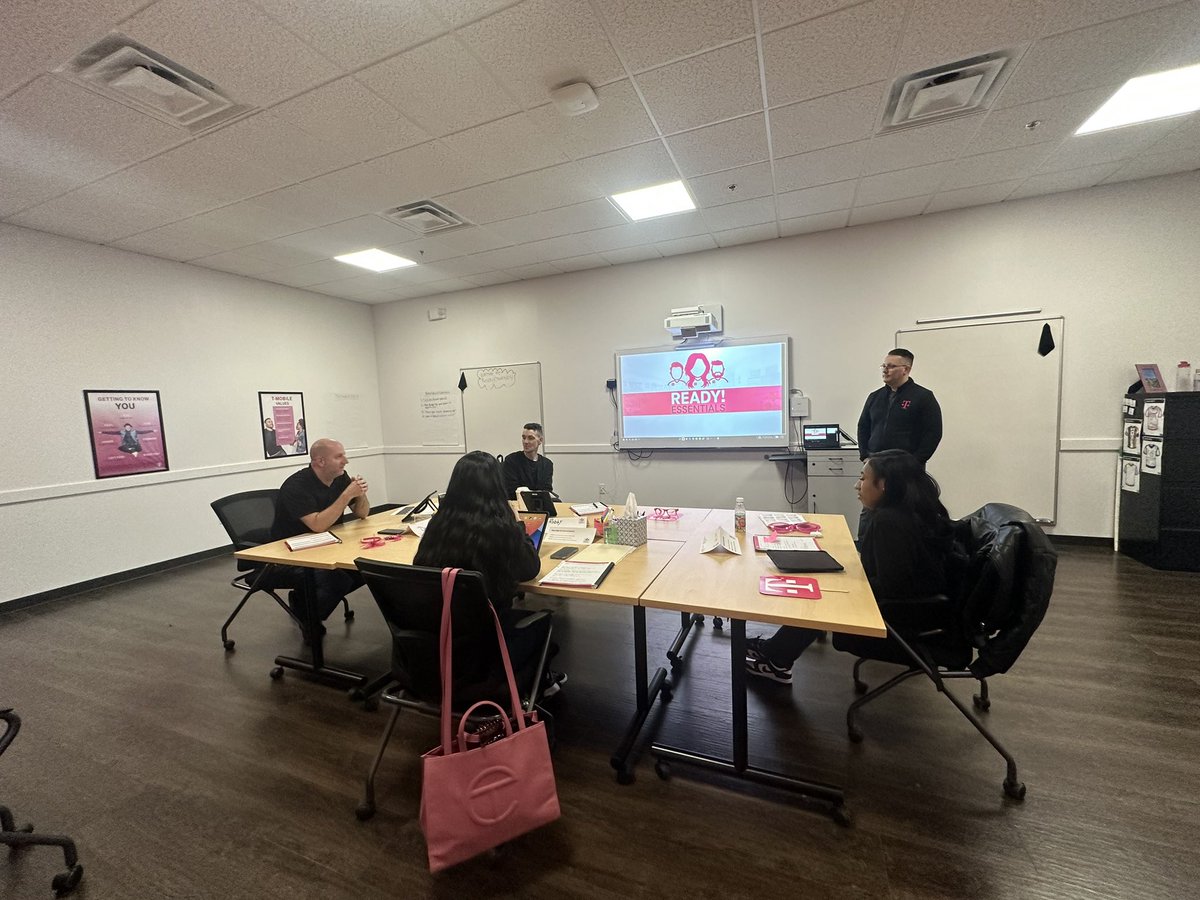 @ScotOrlowski Thank you for coming to Avon and welcoming our new hires and giving the new hire’s amazing advises when they go to their home store . Thank you for sharing your development story with our new hires and inspiring them with the different career paths at T-Mobile 😊