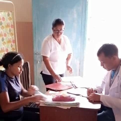 #EnFotos l Habitantes de la comunidad Las Arenitas del municipio Monagas recibieron atención con consultas de medicina general, pediatría, desparasitación y medicamentos. 

<a href="/NicolasMaduro/">Nicolás Maduro</a> 
<a href="/MagaGutierrezV/">Magaly Gutiérrez Viña</a>
<a href="/josemvasquez/">José Vásquez</a> 

#LevantenElBloqueoYa
