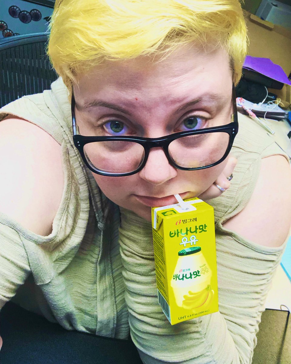 SadBoiMillenial's tweet photo. Banana milk turns your hair yellow. #TrueFax https://t.co/5cfx4ZviQ5