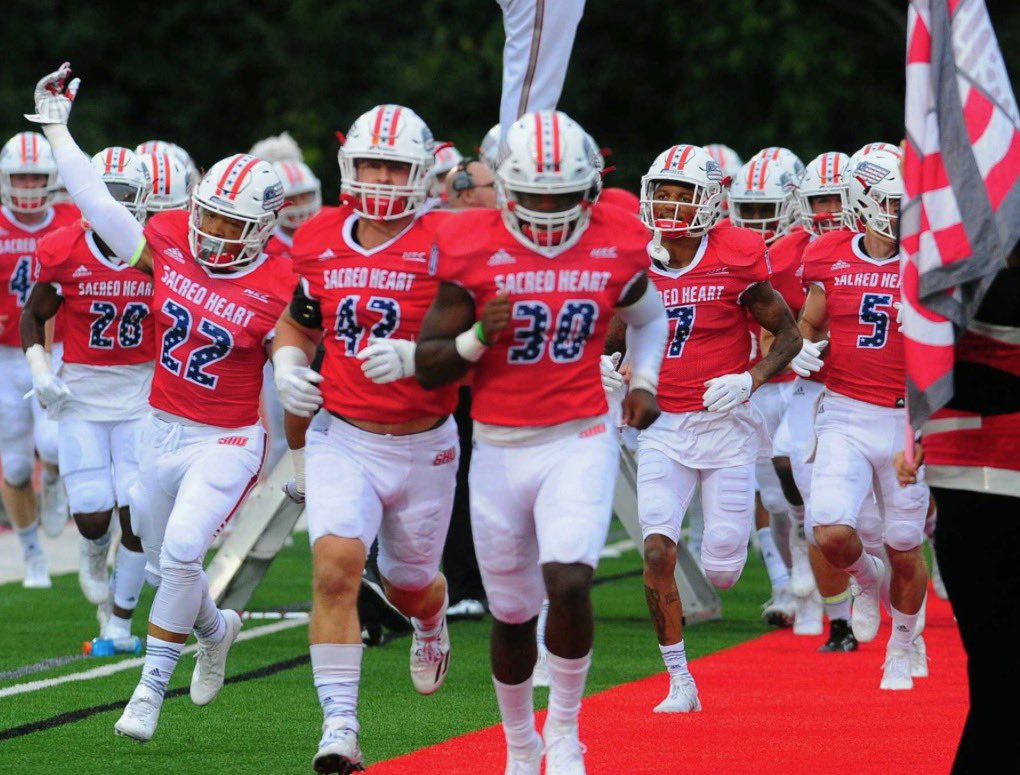 After a great conversation with @CoachWoodring71 I’m excited to announce I’ve received an offer from @SHU__Football @WillistonFB @coachbeats @CoachLeigh2 @CoachMartinESA @ESAofNewEngland