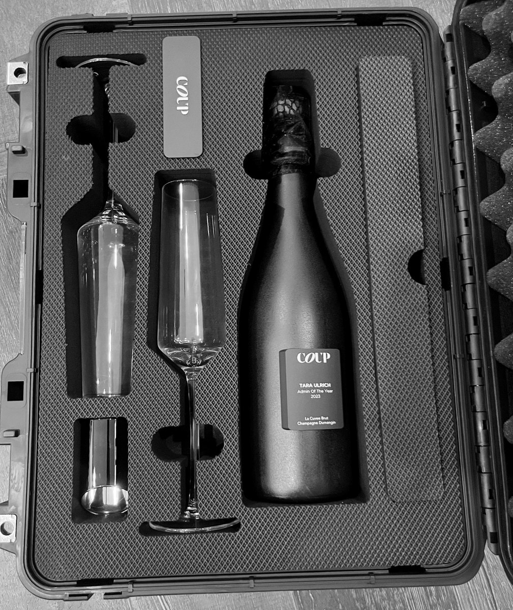 timeless_va's tweet photo. Happy belated Administrative Professionals Day ✨ One of my clients nominated me to win this @coupculture champagne set and I was one of the 5 chosen! 🥂 https://t.co/paQdcHQXYH