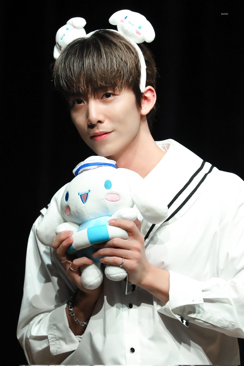 hwiyoungspace's tweet photo. my cinnamoroll boy 🩵

#휘영 #HWIYOUNG #에스에프나인 #SF9 https://t.co/KewWKHrWaa