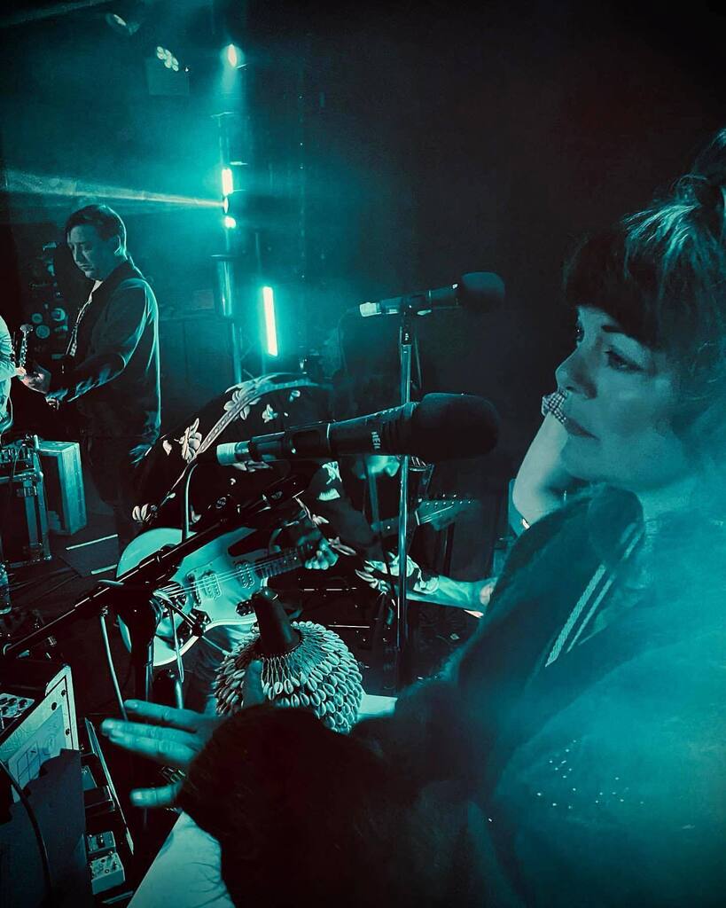 PineyGir's tweet photo. #soundcheck #restingbitchface #concord2 #brighton #gazcoombes #backingvocals #backingsingers #gazcoombes #roxyroxyroxy #roxys #worldsstrongestband #pineygir #singin4u #tambourinegirl photo by @embrammerig 📸🤍 https://t.co/ivTqvhiAeh https://t.co/a3SFu3vdft