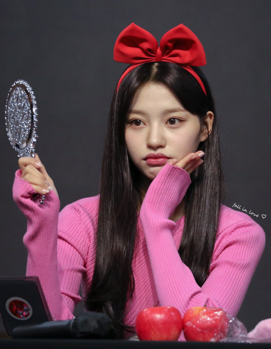 fall_in_luvS2's tweet photo. 230401

👸🍎🪞

#첫사랑 #CSR #두나 #DUNA https://t.co/QgPp4x1NbQ