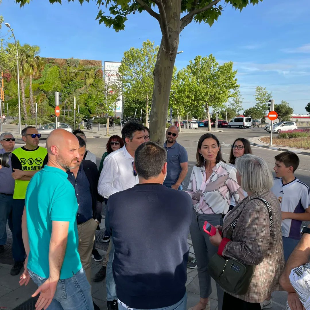 NOCantonIslazul's tweet photo. Escuchar nuestras preocupaciones por el Cantón de @CCIslazul, buscar alternativas para la Reubicación.. eso es lo que esperamos @bcarabante 

NO BASUREROS CERCA DE LAS VIVIENDAS 

Gracias por escucharnos y apoyarnos @MarotoReyes @PSOEMadridAyto 

#noalcanton #noalcantonislazul https://t.co/wmap8nE5Xv