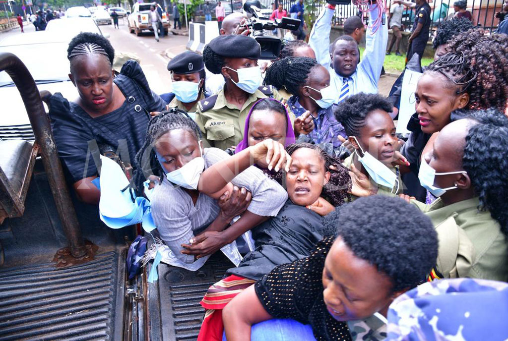 This use of excessive force on women members of @ParliamentUG shouldn't dampen our resolve to advance the struggle against @KagutaMuseveni junta. I congratulate @NUP_Ug @FDCOfficial1 MPs for leading the way. All should follow in their footsteps.