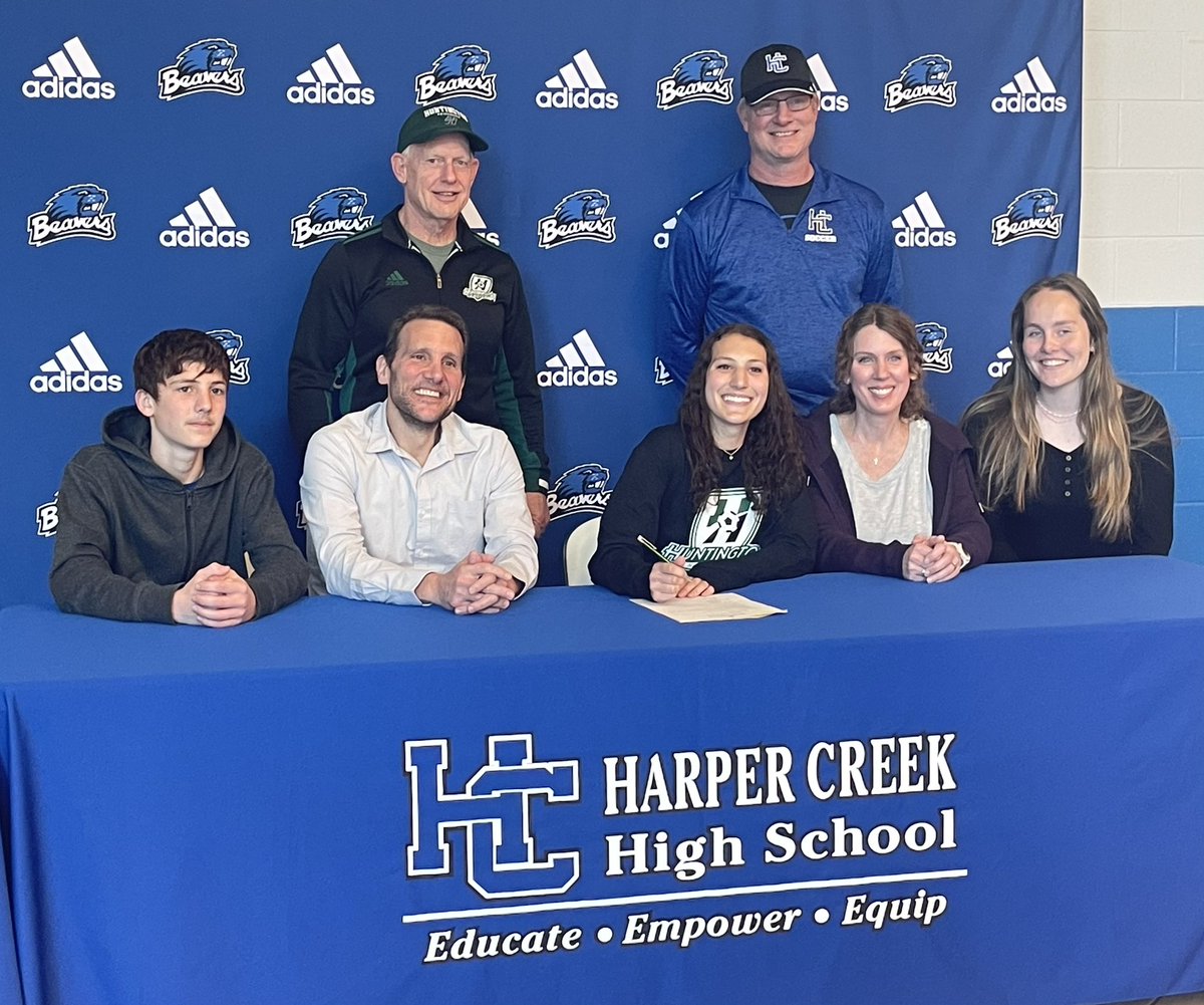 HCAthleticDept's tweet photo. Lia Luchetti signs with Huntington University to play soccer next year! Good luck Lia! https://t.co/anwGufIMzJ