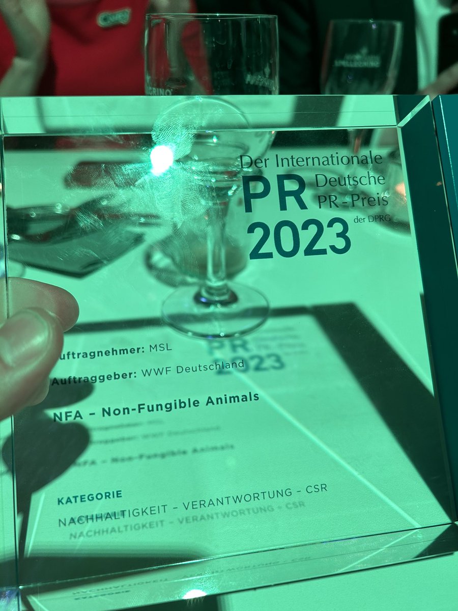 Freut mich gleich doppelt: Award für CSR Kommunikation geht an <a href="/WWF_Deutschland/">WWF Deutschland</a> und <a href="/MSL_Germany/">MSL Germany</a> für #NFA Kampagne zum Schutz gefährdeter Tierarten.