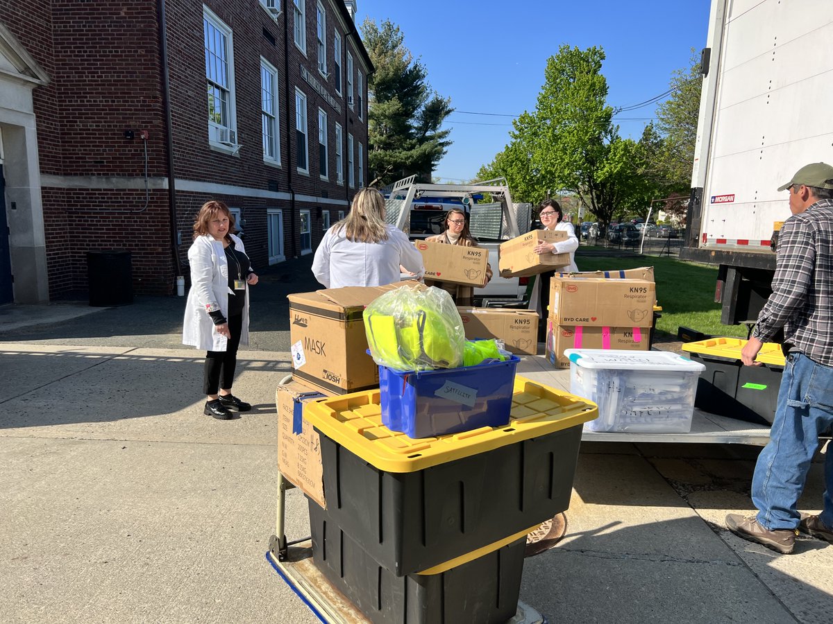 Grateful to our generous Nursing Alum, Jamie Bohn '18, for donating extra PPE to our School of Nursing! 🩺

It's alumni like Jamie who make a difference in the world. Thank you for your dedication to health and safety, both at Disney and beyond! 🦅