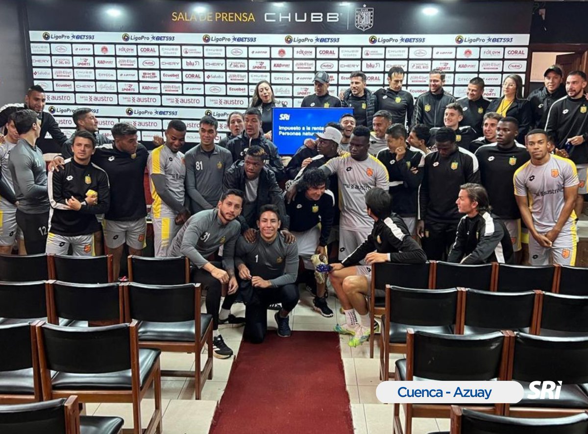 SRIoficialEc's tweet photo. #InnovaciónMásRecaudación⚽️

▶️El @SRIoficialEc realizó una capacitación sobre #ImpuestoALaRenta y temas tributarios a los jugadores, cuerpo técnico, staff y personal administrativo del @DCuencaOficial, en el marco del convenio que existe con @LigaProEC. https://t.co/btcmSoU9vc