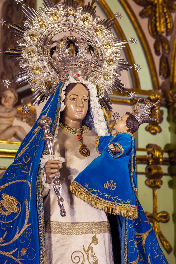 Garrapaterou's tweet photo. Dejaros de chominás, el verdadero derby va a ser si la lluvia que está prevista en mayo será por El Abuelo o por la Virgen de Linarejos. ¿Caerán más litros en la comarca minera o en la capital? ¿Quién se llevará el título La Fernandina o el Quiebrajano? Patriochiquistas, fight! https://t.co/1NcbxVRfF2