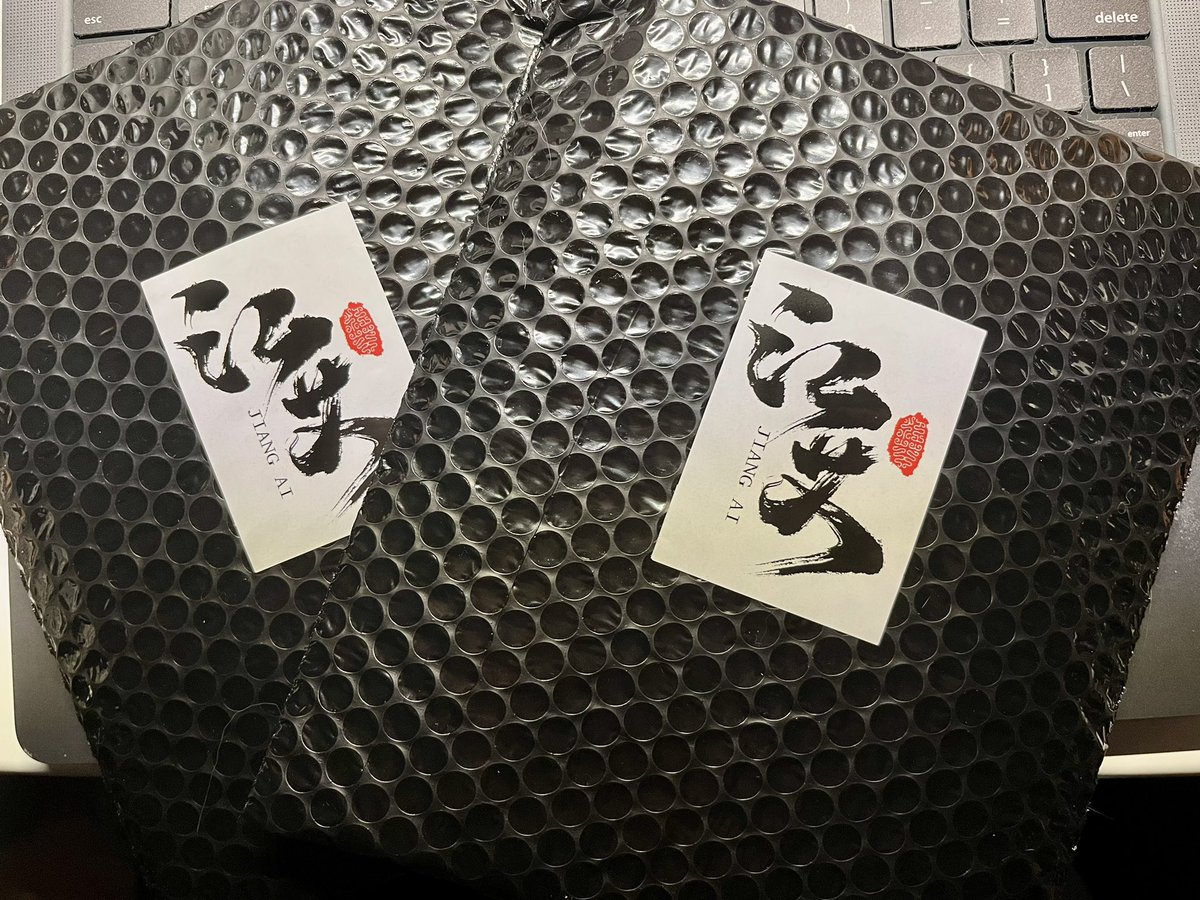 AiJiang_'s tweet photo. Have restocked the online shop with signed #LINGHUN goodies! If anyone is keen to get their hands on the engraved bookmark, this shall be the last run for them
👀🤍
*all prices include shipping etc—apologies in-advance for the cost that is Canadian shipping 😭
Link👇🏼 https://t.co/w2O8X49FNJ