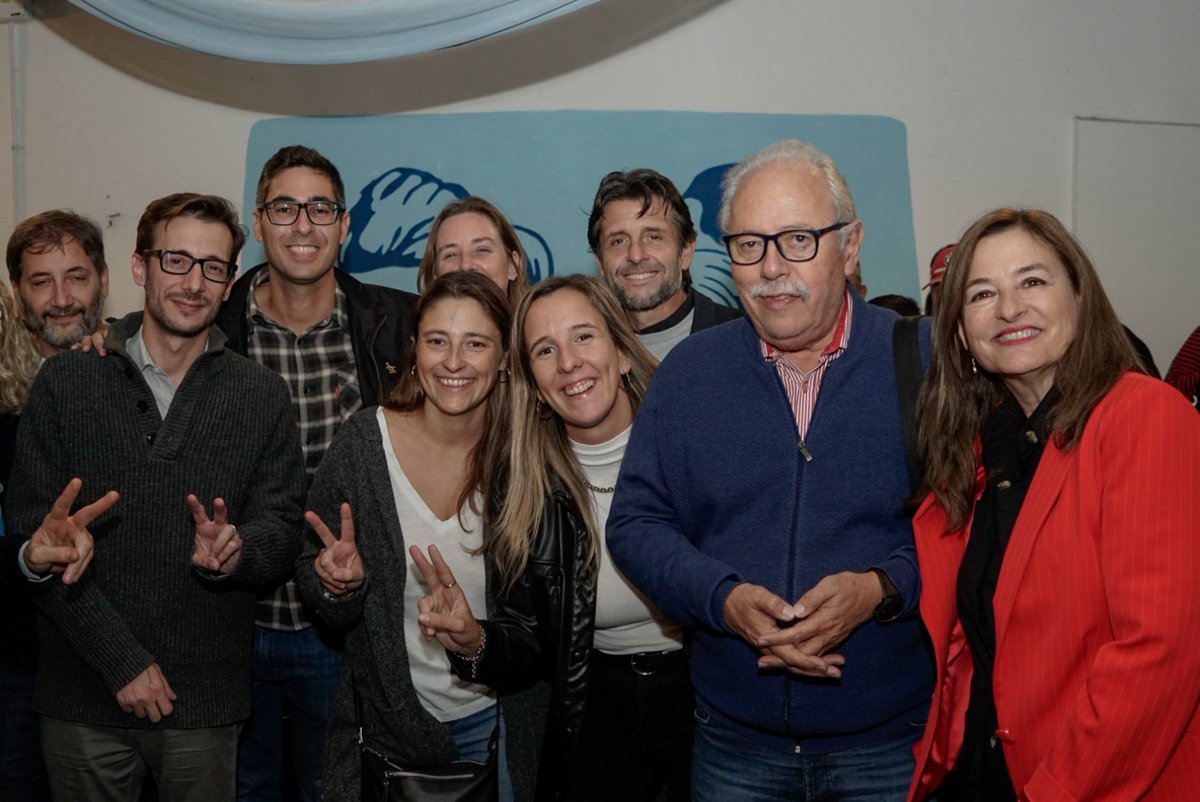 luciaianez_'s tweet photo. Inauguración "Casa Justicialista" en #LosHornos y homenaje a mis viejos a 26 años de su partida 🕊
Gracias a todos y a todas! Fue una noche mágica ❤ https://t.co/X2DXqS2Ajw