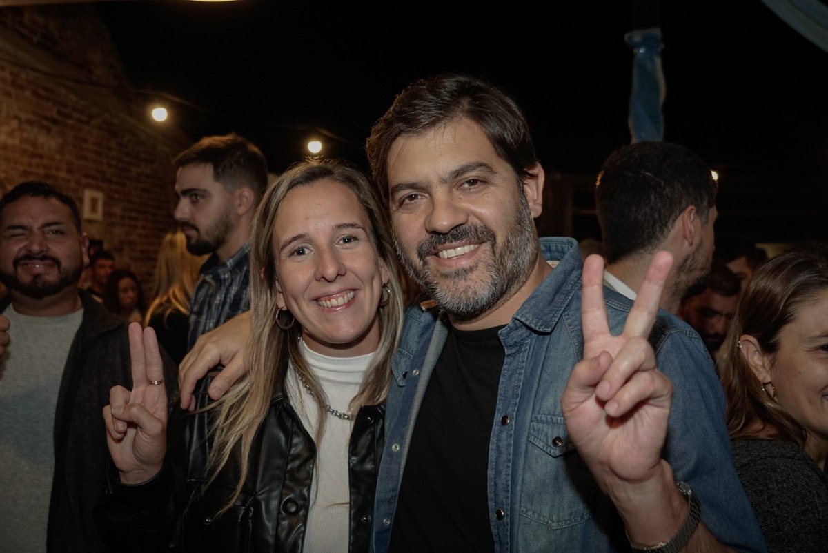 luciaianez_'s tweet photo. Inauguración "Casa Justicialista" en #LosHornos y homenaje a mis viejos a 26 años de su partida 🕊
Gracias a todos y a todas! Fue una noche mágica ❤ https://t.co/X2DXqS2Ajw